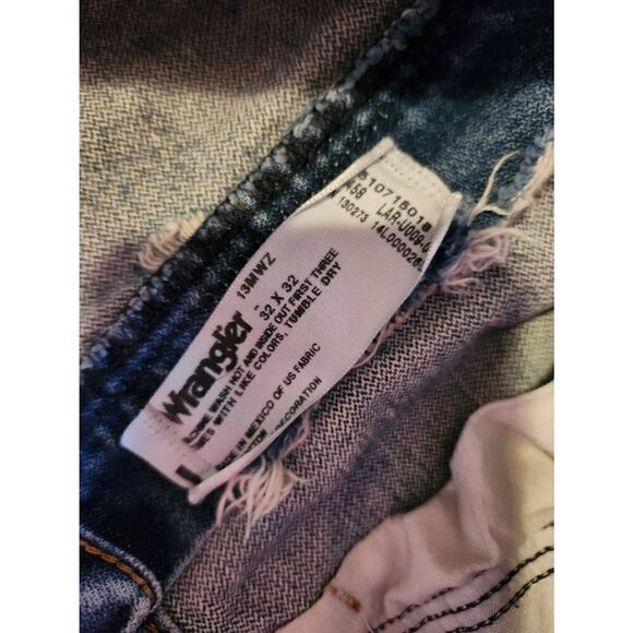 Distressed Soft Vintage Wranglers 32 x 32 - Picture 8 of 9